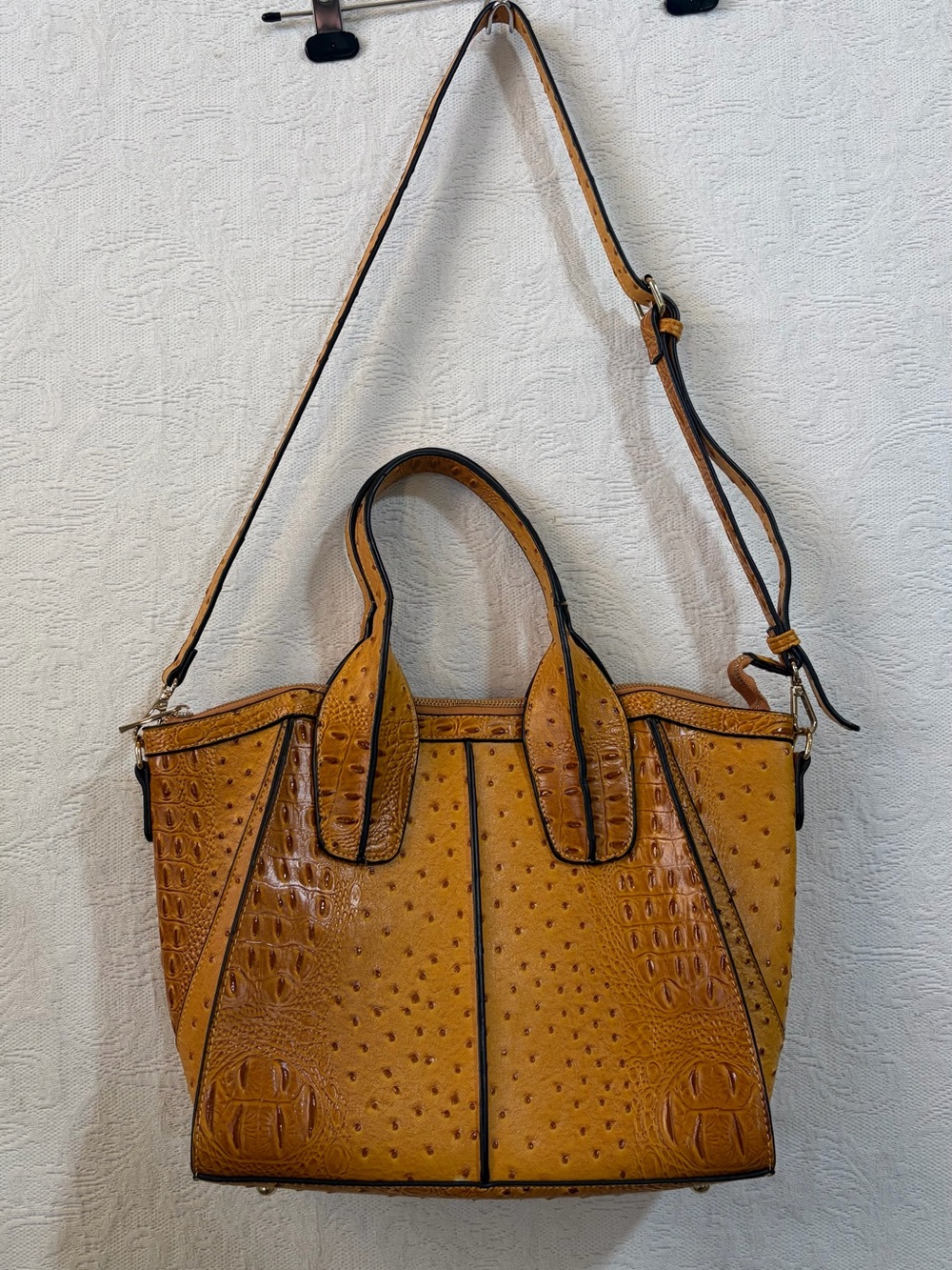 Women's Tan Croc-Embossed Tote Bag - Versatile Shoulder & Hand Carry